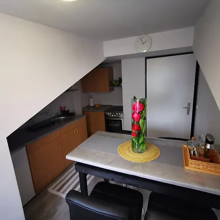Rose 8 Apartment *