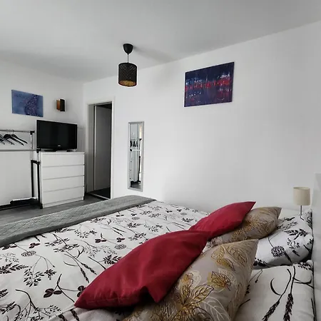 Rose 8 Apartment *